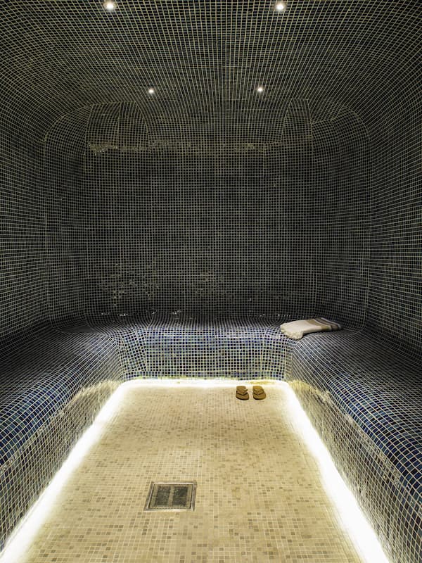Couples treatment rooms, sauna, hot tub, steam room, Turkish bath