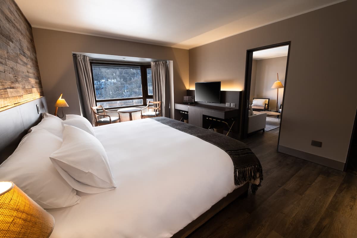 Superior Suite | 1 bedroom, premium bedding, pillowtop beds, free minibar