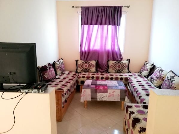 Appartement | Salle de séjour | Télévision de 32 pouces avec chaînes par satellite