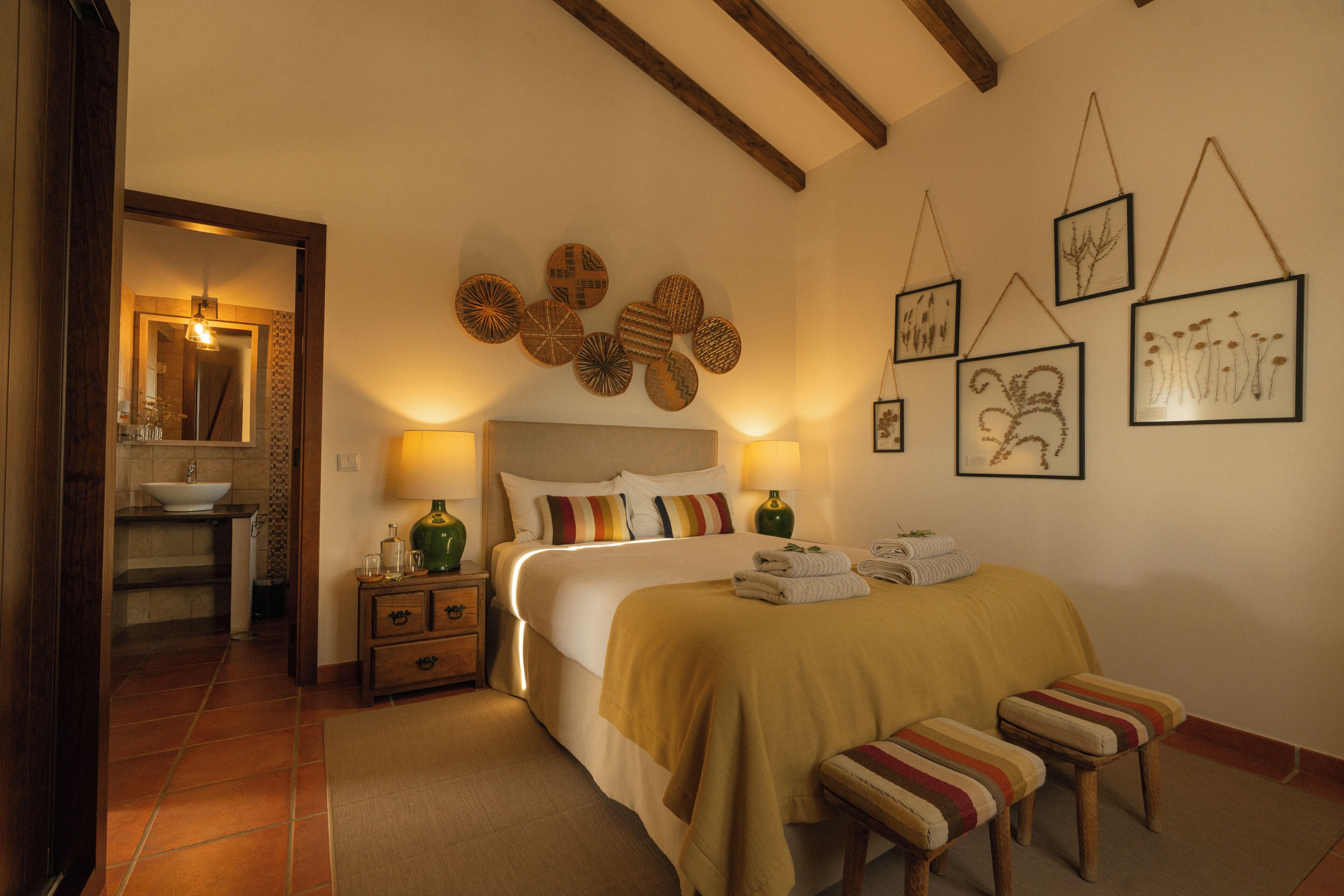 Family Room | Premium bedding, soundproofing, free cots/infant beds, free WiFi
