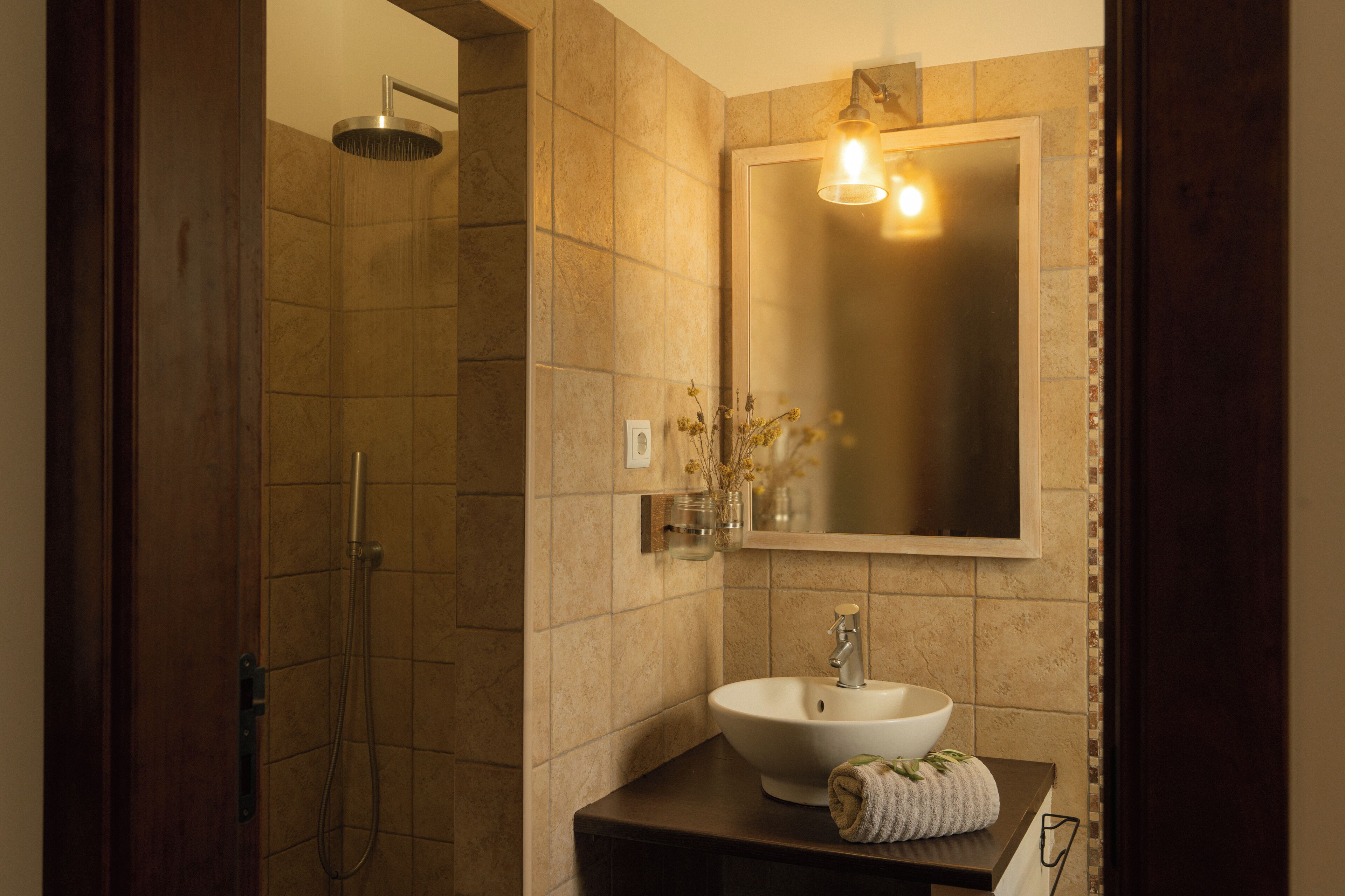 Family Room | Bathroom | Shower, hair dryer, towels, soap