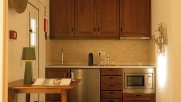 Refrigerador con freezer, utensilios de cocina
