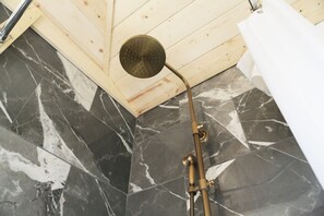 Cabane | Douche de la salle de bain