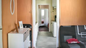 1 soveværelse, strygejern/strygebræt