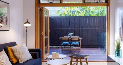 2 Bdrm Apt in Annandale with Courtyard & Parking