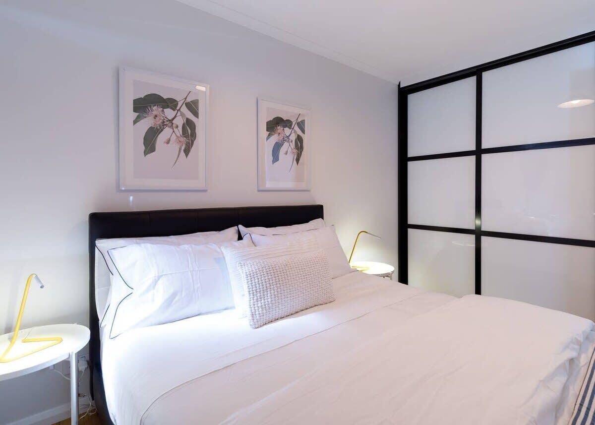 2 bedrooms, desk, iron/ironing board, WiFi