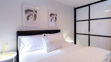 2 bedrooms, desk, iron/ironing board, WiFi