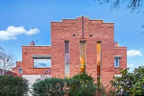 Exterior - Large 1 Bed Art Deco Prahran with Study (Prahran)