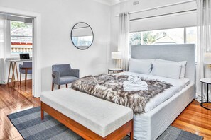 1 habitación, escritorio, tabla de planchar con plancha y wifi 