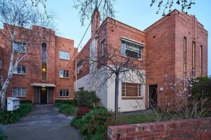 Exterior - Large 1 Bed Art Deco Prahran with Study (Prahran)