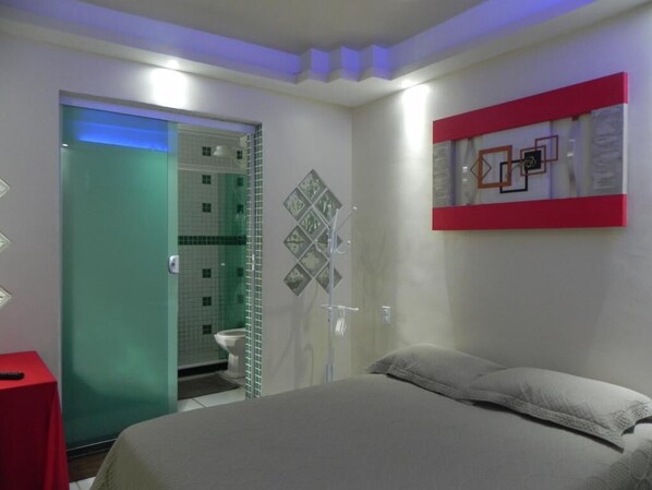 Minibar y ropa de cama