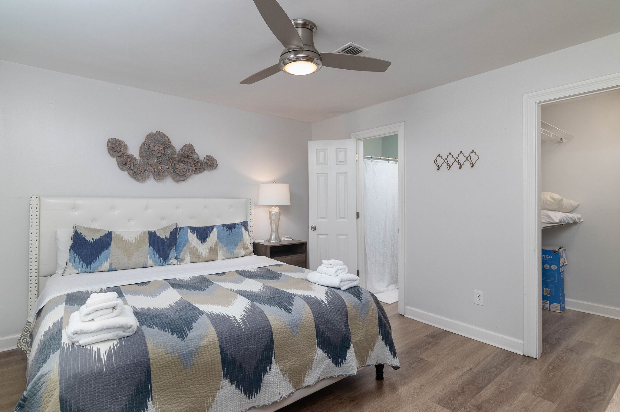 Iron/ironing board, free WiFi, bed sheets