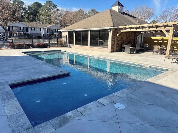 Pool - Stylish, The Oxford Retreat, Walk to Games! (Oxford)