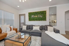LED TV, Netflix, Hulu, streaming services