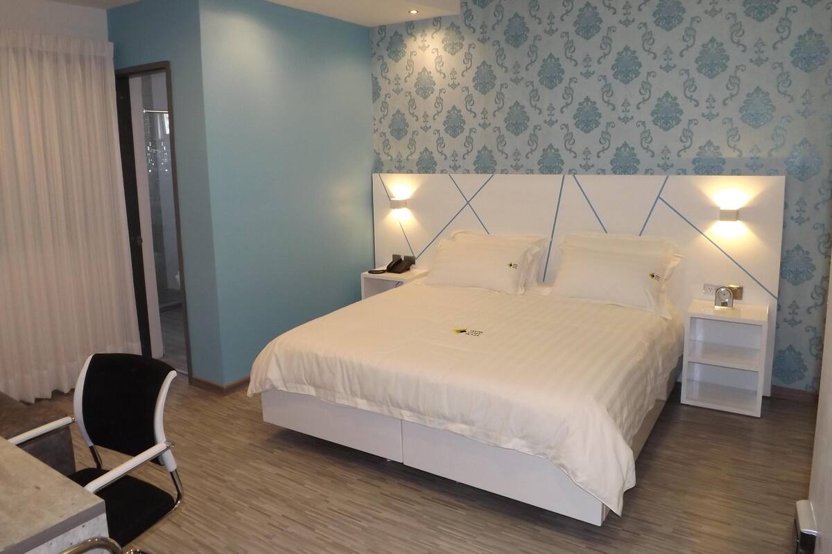 Minibar, desk, free WiFi, bed sheets