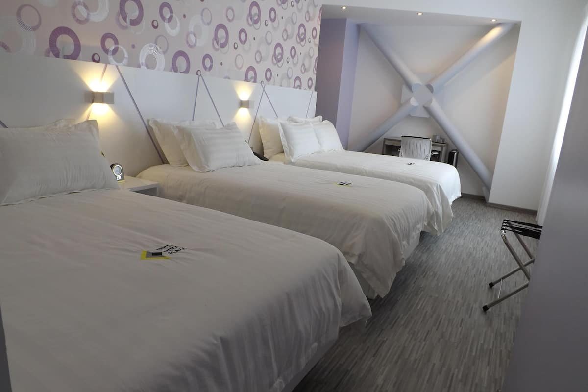 1 bedroom, minibar, desk, free WiFi