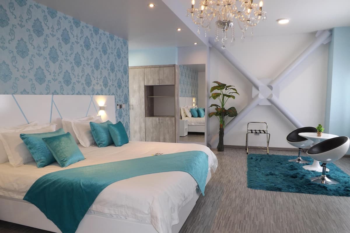1 bedroom, minibar, desk, free WiFi
