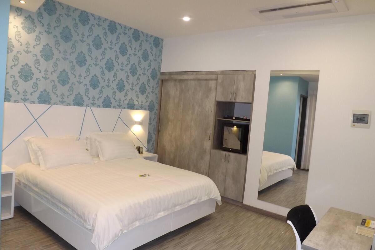 Minibar, desk, free WiFi, bed sheets