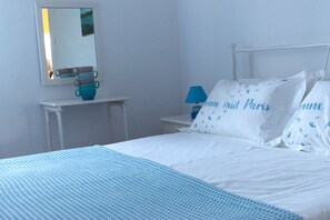 2 habitaciones, tabla de planchar con plancha, wifi y ropa de cama 