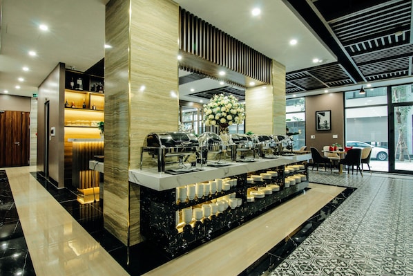 Breakfast, lunch, dinner served; local and international cuisine - Top One Halong Hotel (Ha Long)