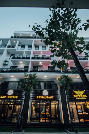 Front of property - Top One Halong Hotel (Ha Long)