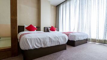 Chambre avec lits jumeaux, fumeur | Coffre-fort, accès au Wi-Fi (inclus), literie fournie