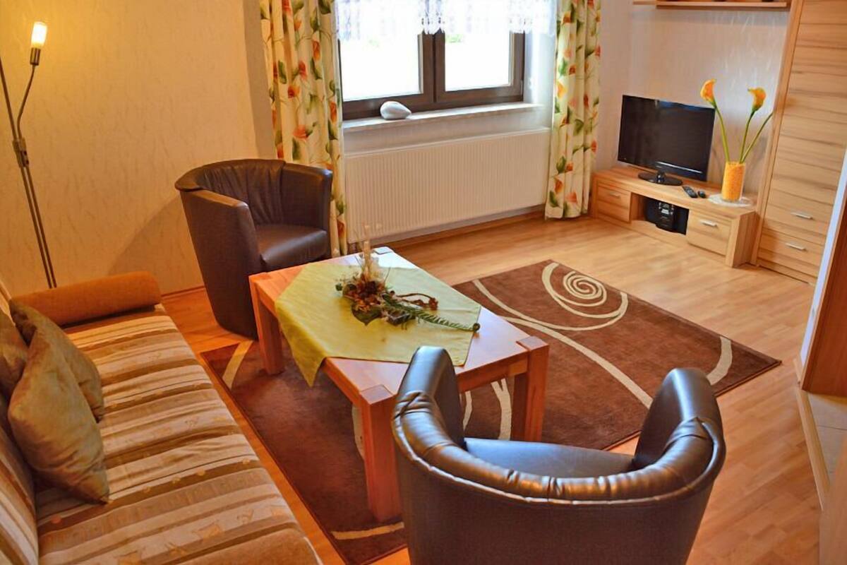 Huoneisto (Lilie) | Olohuone | Taulutelevisio