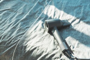 Shower, rainfall showerhead, hair dryer, slippers - Boy Apartment (Hualien City)