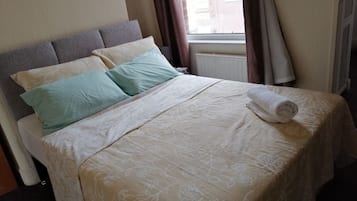 2 bedrooms, iron/ironing board, WiFi, bed sheets