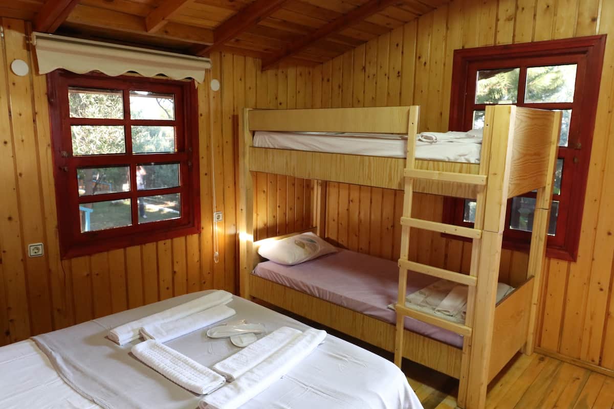 Bungalow familiare, vista giardino | 5 camere, biancheria da letto ipoallergenica, copriletto in piuma