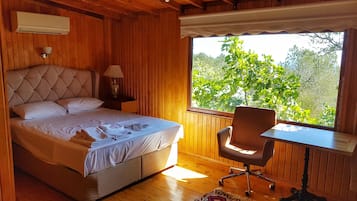 Hypo-allergenic bedding, down comforters, minibar, desk