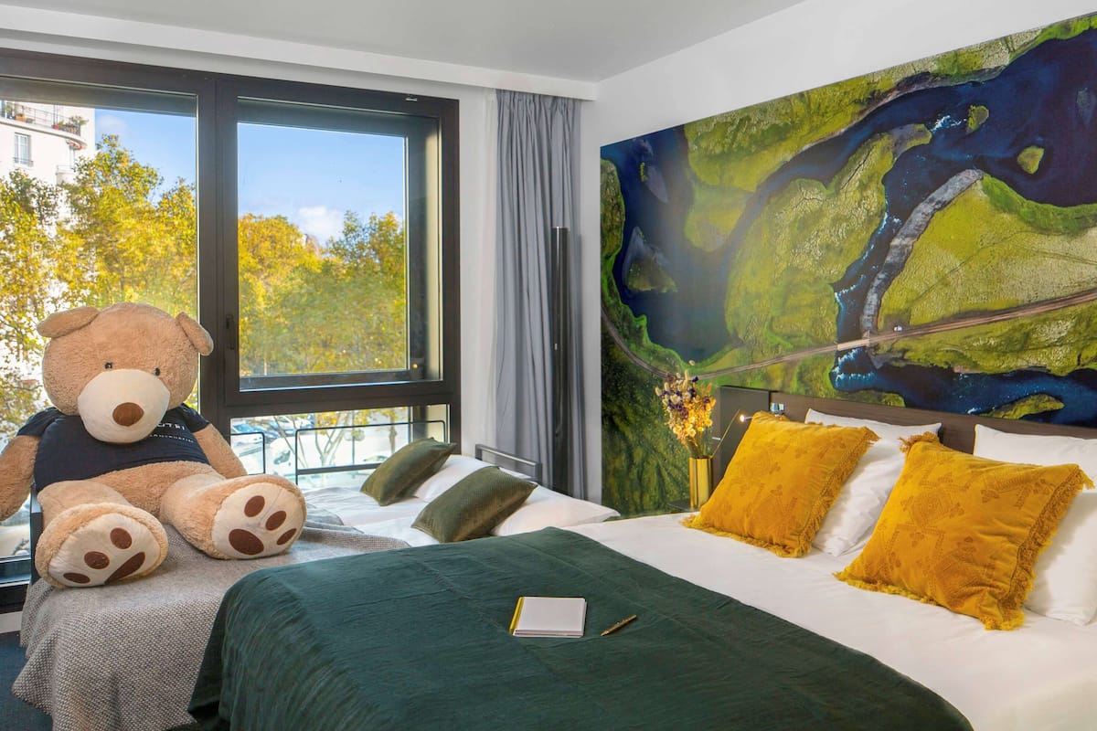 Hypo-allergenic bedding, memory-foam beds, in-room safe