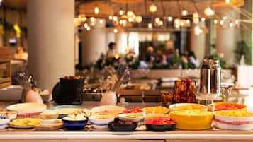 Frokostbuffé hver dag (EUR 20.5 per person)