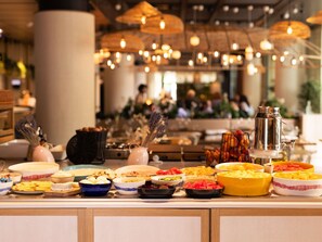 Daily buffet breakfast (EUR 20.5 per person) - Novotel Paris Porte De Versailles (Paris)