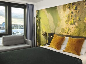 Family Room, 1 Queen Bed with Sofa bed | Hypo-allergenic bedding, memory foam beds, in-room safe, blackout drapes - Novotel Paris Porte De Versailles (Paris)