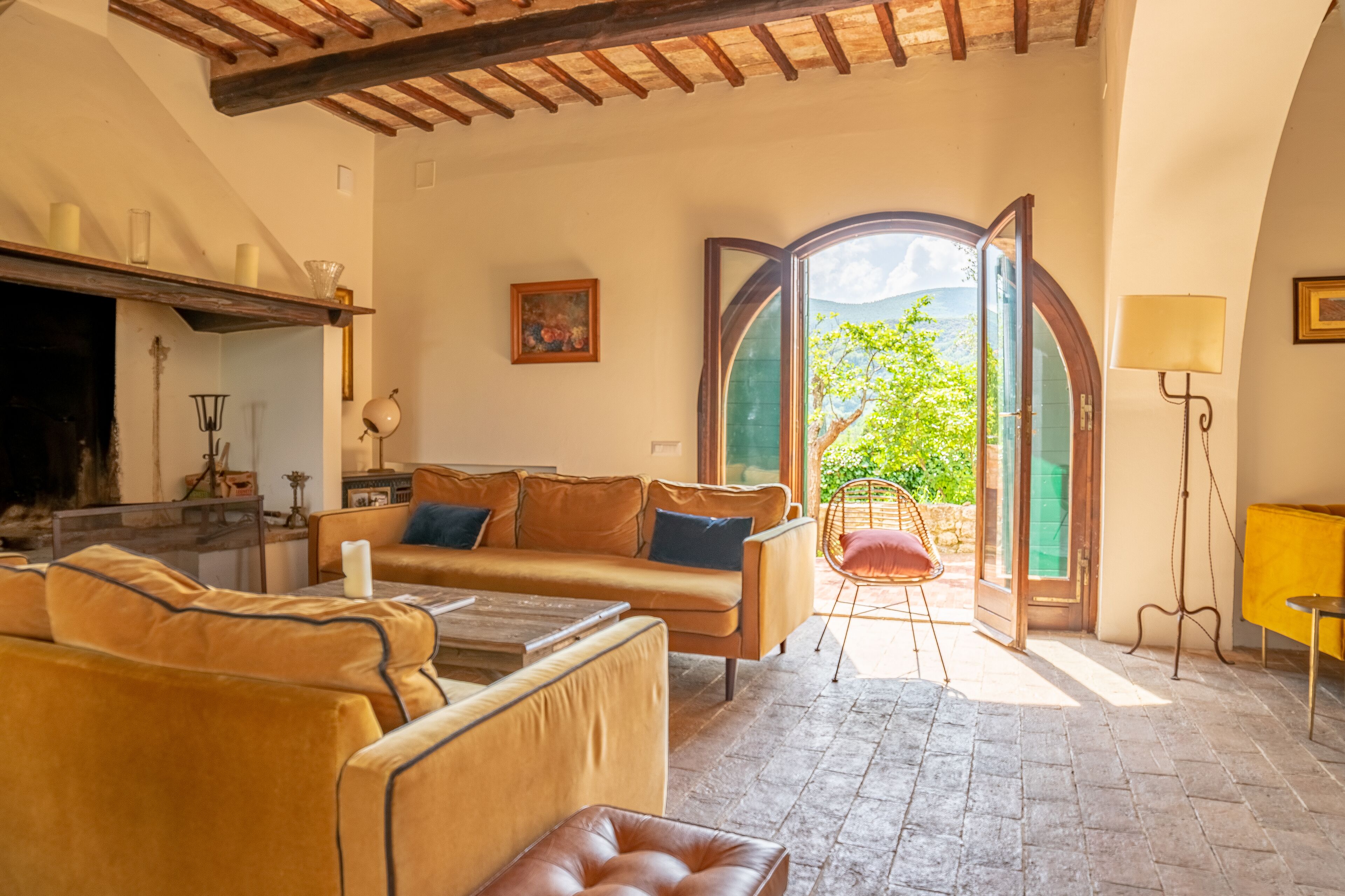 Smart TV, fireplace, table tennis, books