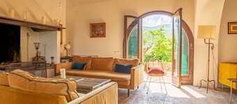 Delightful secluded Tuscan farmhouse with pool, near the hilltop town of Cetona.