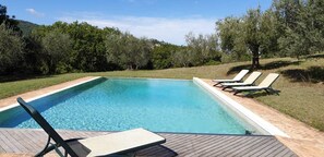 Outdoor pool - Delightful secluded Tuscan farmhouse with pool, near the hilltop town of Cetona. (Cetona, SI)