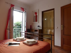 2 bedrooms, iron/ironing board, travel cot, free WiFi - Kasa Sunshine Algarve (Olhão)