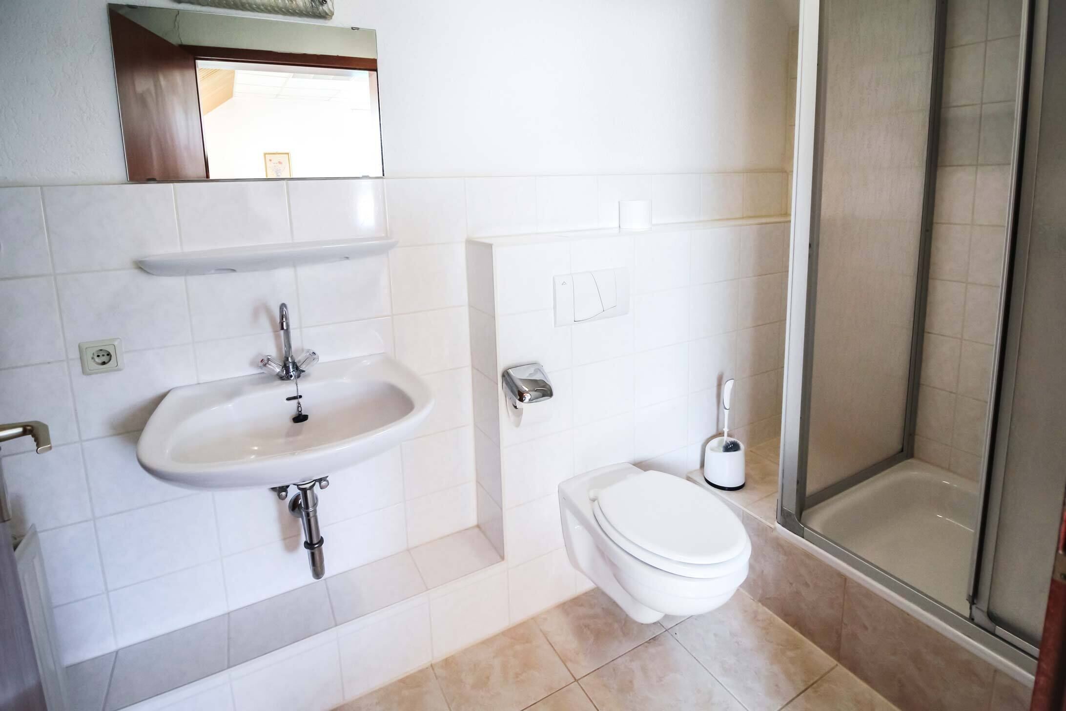 Chambre avec lits jumeaux | Salle de bain