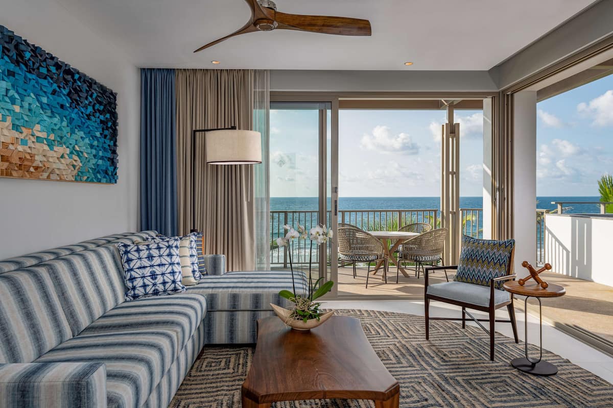 Suite, 1 King Bed, Private Pool, Oceanfront | Living area