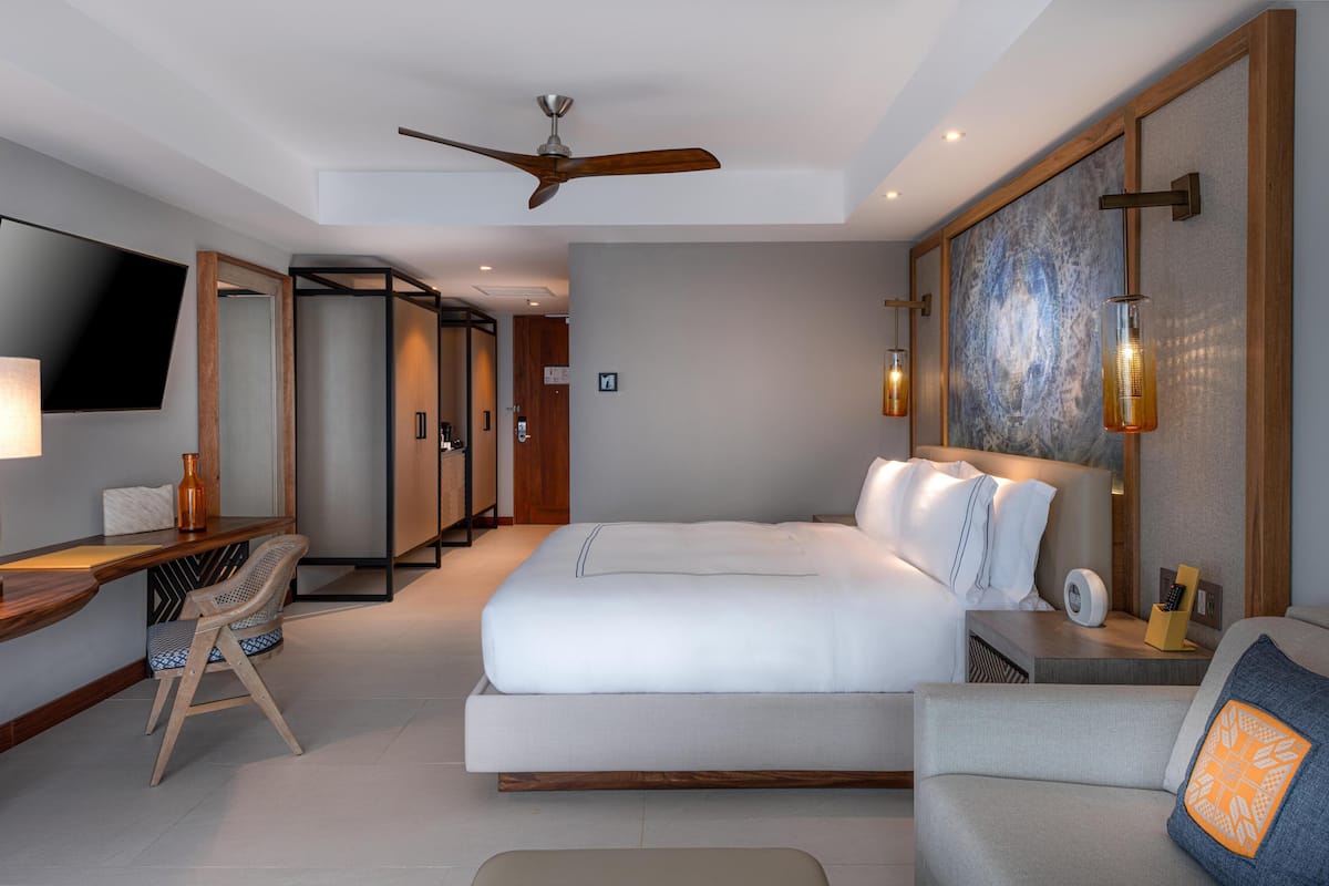 Egyptian cotton sheets, premium bedding, in-room safe