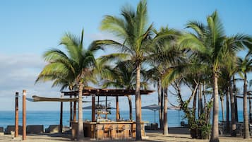 2 bars/lounges, poolside bar, beach bar