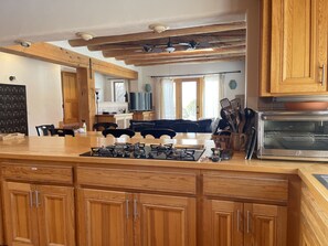 Family House, 2 Bedrooms, Pool Access, Mountain View | Private kitchen