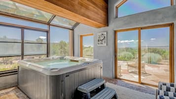 Bồn tắm spa trong nhà