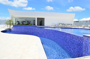 Outdoor pool, pool loungers