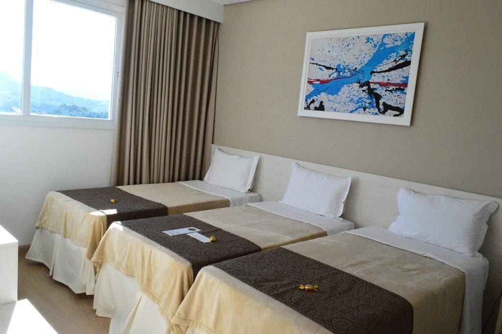 standard twin room | 1 bedroom, minibar, in-room safe, desk