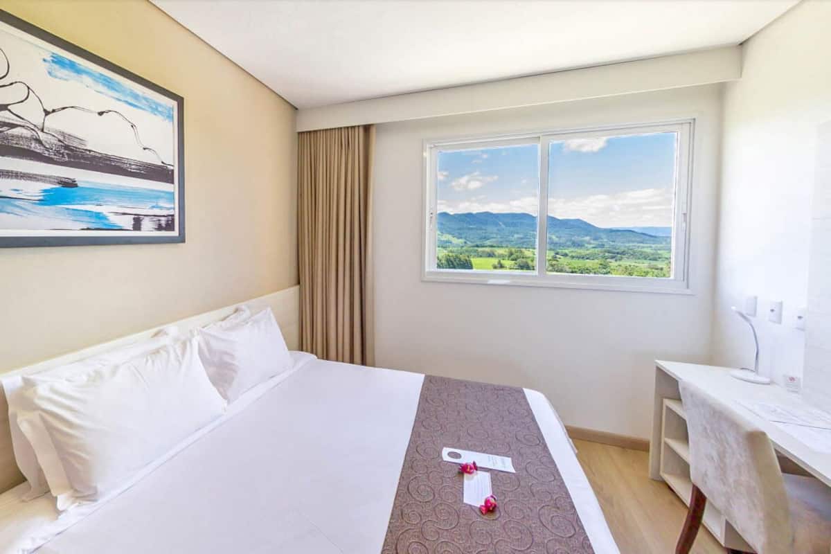 standard double room | 1 bedroom, minibar, in-room safe, desk