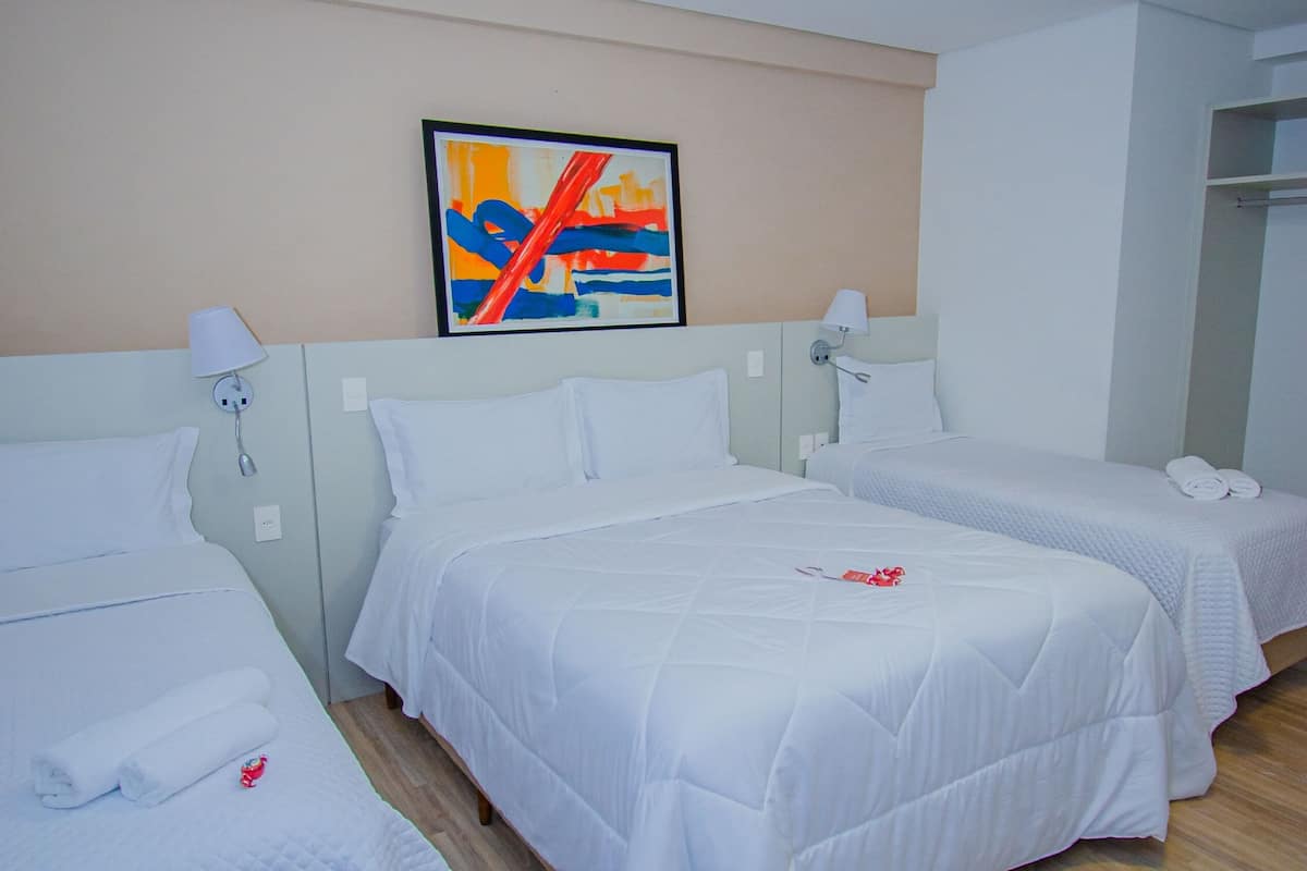 standard triple room | 1 bedroom, minibar, in-room safe, desk