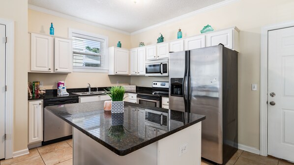 Condo, Multiple Beds, Balcony | Private kitchen